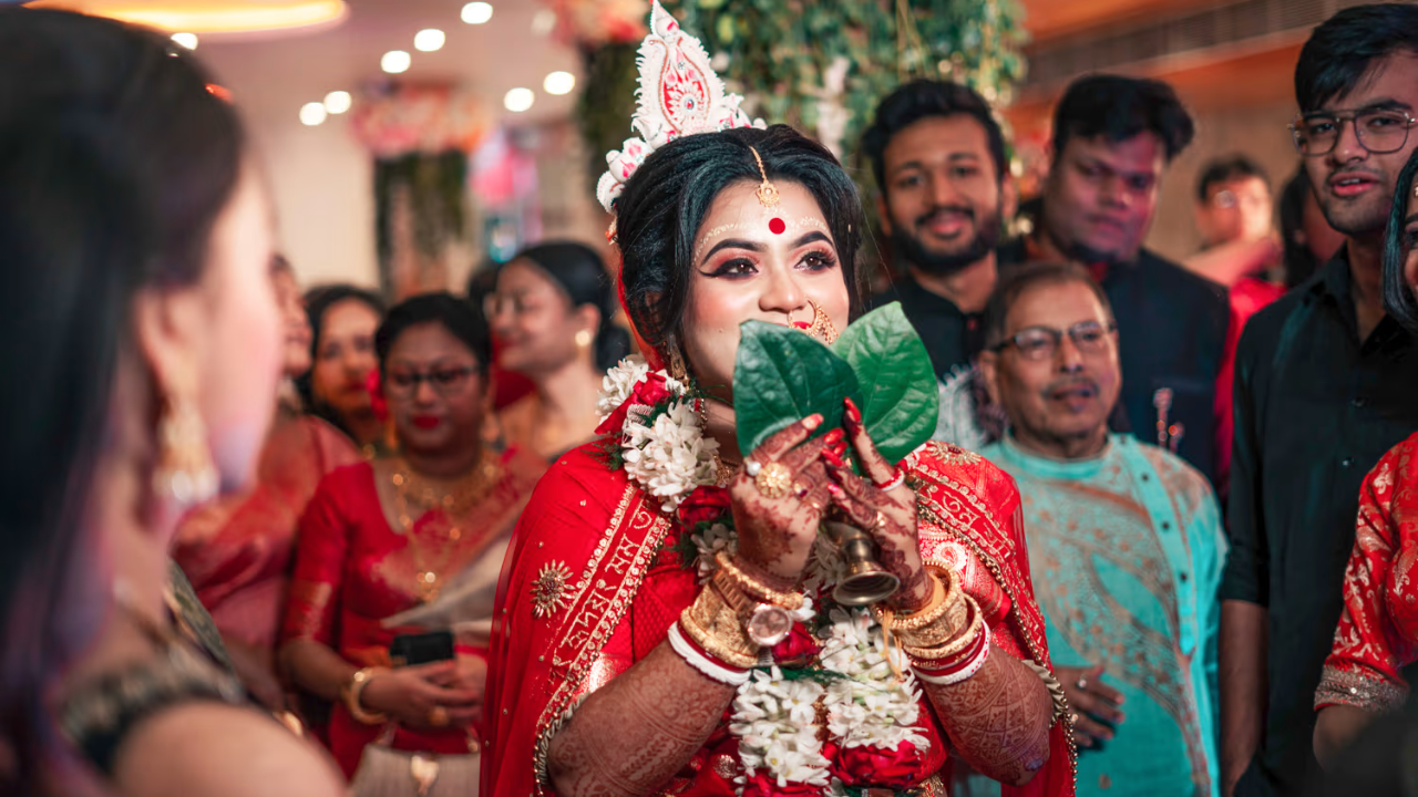 Posing vs. Candid: How to Get the Best Wedding Shots That Look Natural