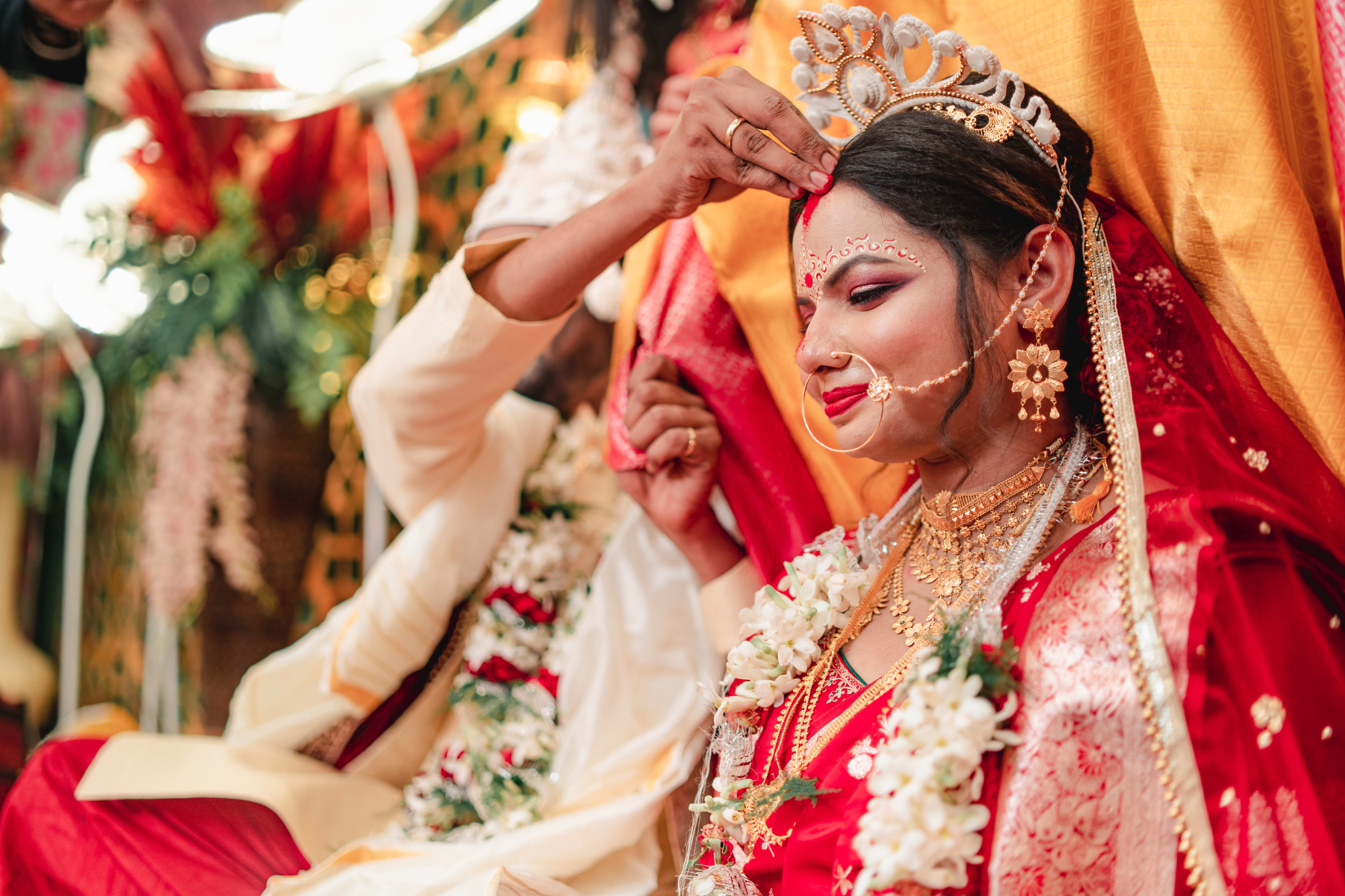 traditional wedding photography kolkata posed family shot